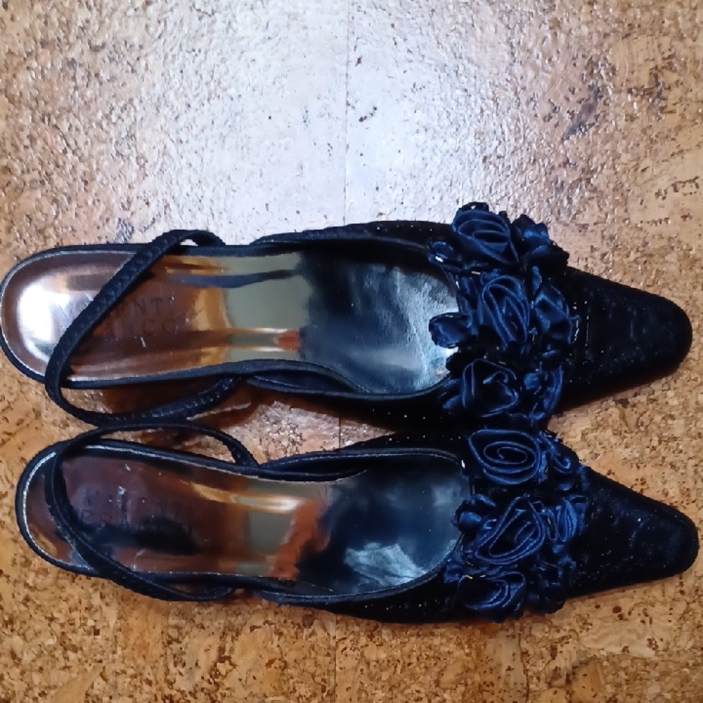 Valenti Franco Navy Rhinestone & Rosettes Slingback Heels Size 8.5 with box